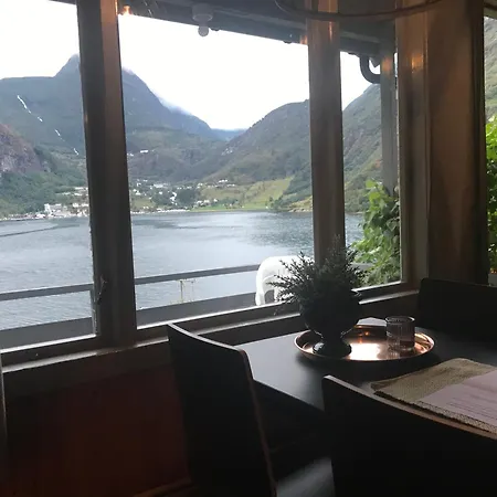 Solhaug Fjordcamping 山林小屋