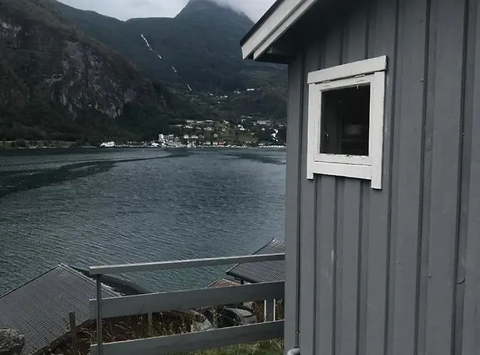 Solhaug Fjordcamping Lodge *
