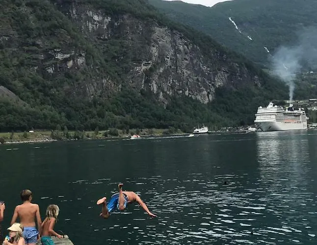 Solhaug Fjordcamping Lodge Geiranger